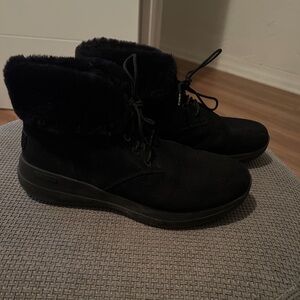 Black Suède Skechers pair of boots!